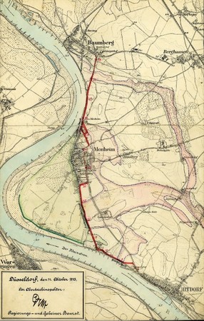 Die Karte zeigt die Planungen der Königlichen Oberdeichinspektion zu Düsseldorf zum Ausbau der Deichstraße von Hitdorf bis Baumberg. Der Entwurf stammt vom 31. Oktober 1913, die Planungen konnten erst einige Jahre nach dem Krieg wiederaufgenommen werden.